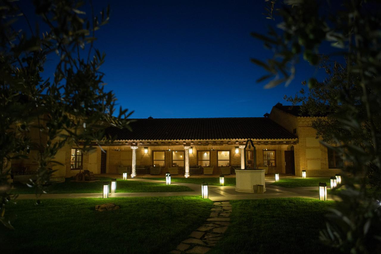 Posada Isabel De Castilla Madrigal de las Altas Torres Eksteriør billede
